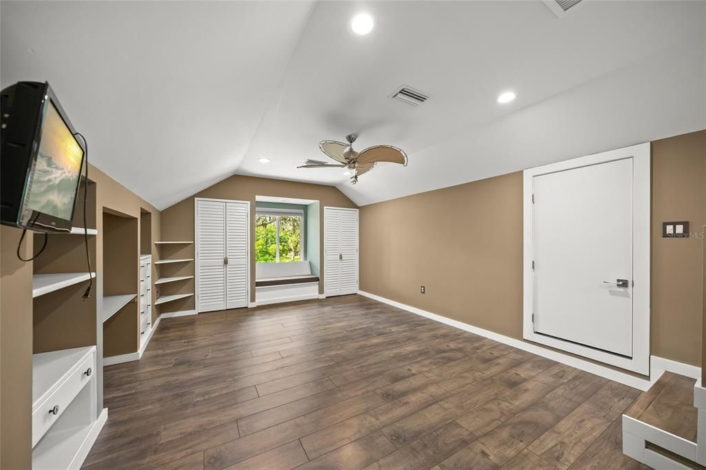 Active With Contract: $1,399,000 (5 beds, 5 baths, 3887 Square Feet)