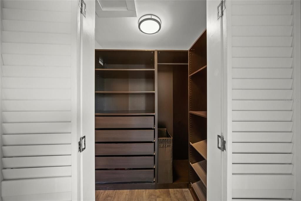 Active With Contract: $1,399,000 (5 beds, 5 baths, 3887 Square Feet)