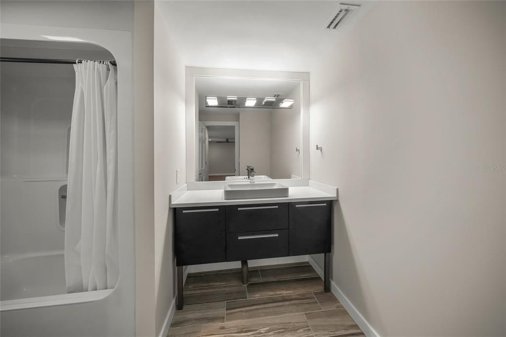 Active With Contract: $1,399,000 (5 beds, 5 baths, 3887 Square Feet)