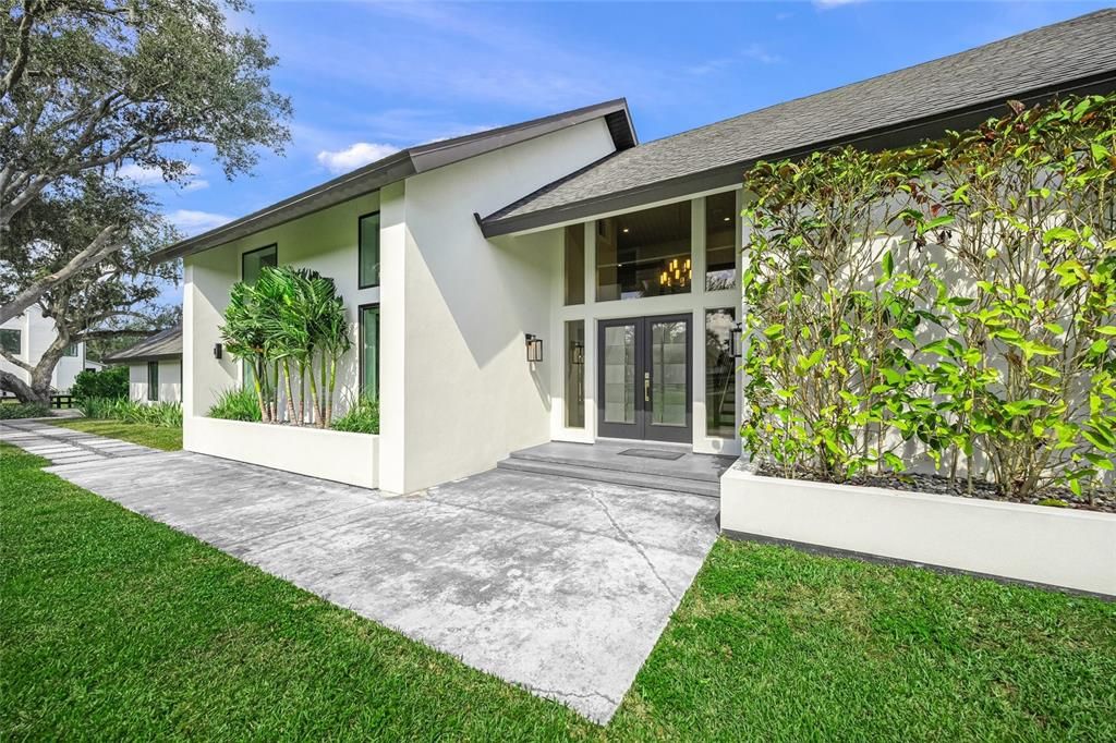 Active With Contract: $1,399,000 (5 beds, 5 baths, 3887 Square Feet)