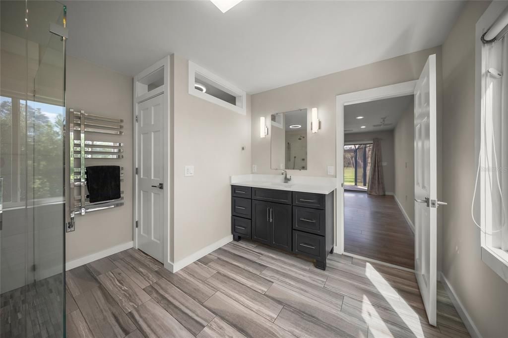 Active With Contract: $1,399,000 (5 beds, 5 baths, 3887 Square Feet)