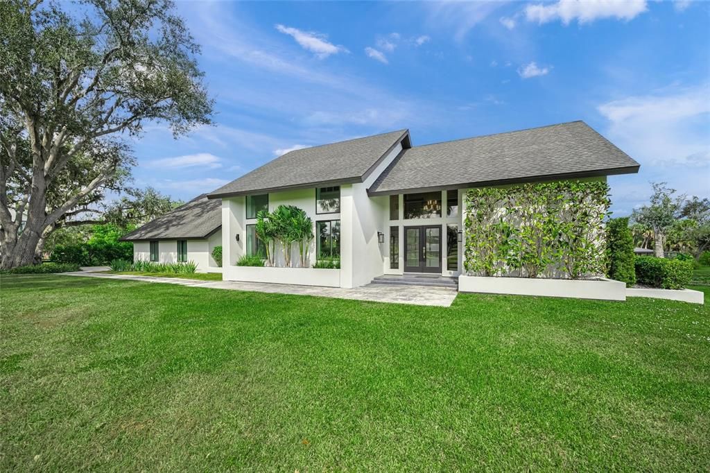 Active With Contract: $1,399,000 (5 beds, 5 baths, 3887 Square Feet)