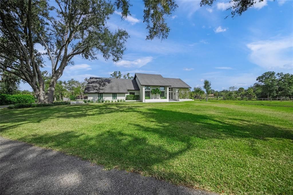 Active With Contract: $1,399,000 (5 beds, 5 baths, 3887 Square Feet)