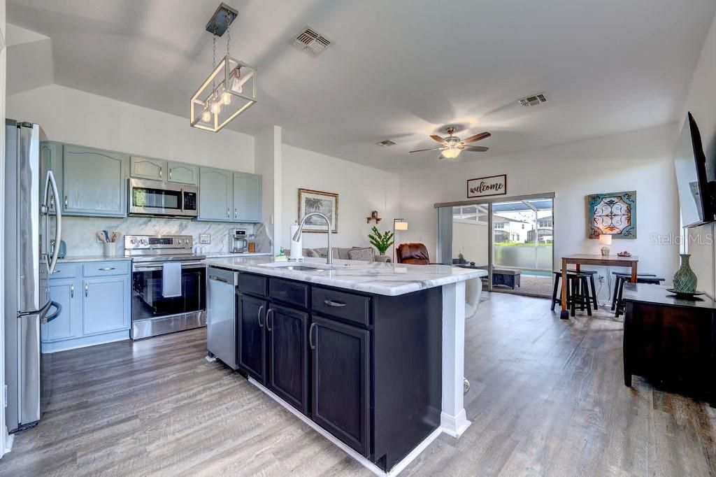 Active With Contract: $315,000 (3 beds, 3 baths, 1503 Square Feet)