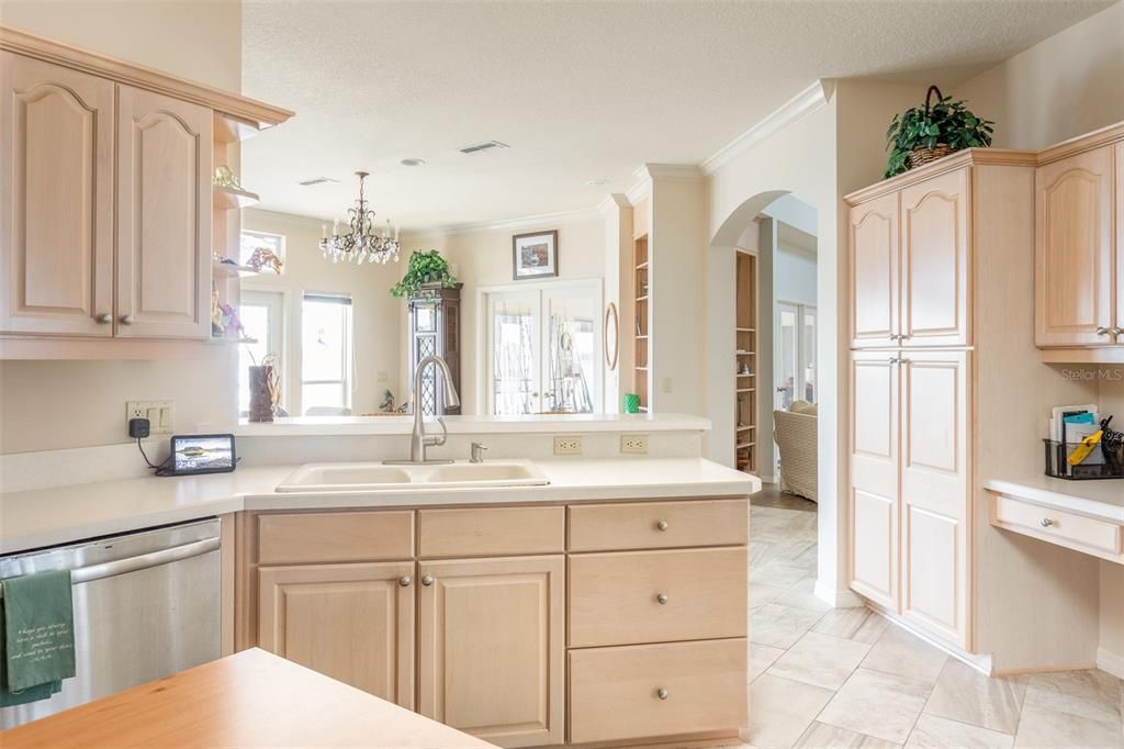 На продажу: $3,790,000 (4 спален, 2 ванн, 2965 Квадратных фут)