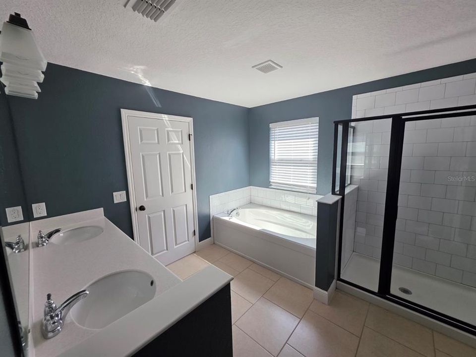 For Rent: $2,900 (5 beds, 3 baths, 2470 Square Feet)