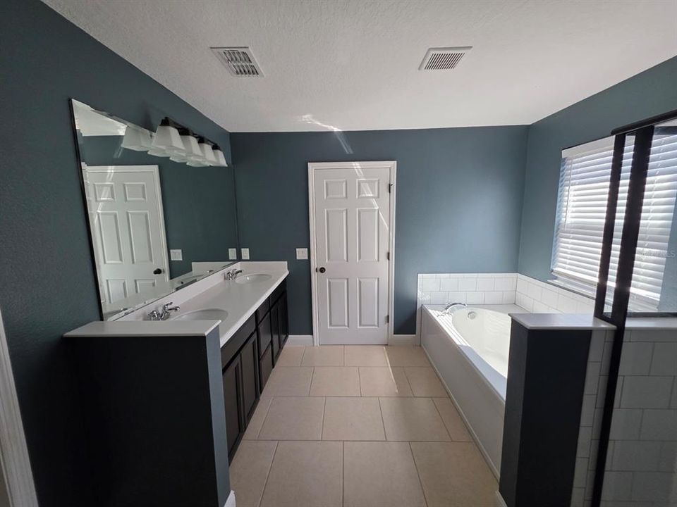 For Rent: $2,900 (5 beds, 3 baths, 2470 Square Feet)