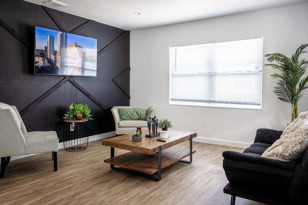 For Sale: $330,000 (3 beds, 1 baths, 925 Square Feet)