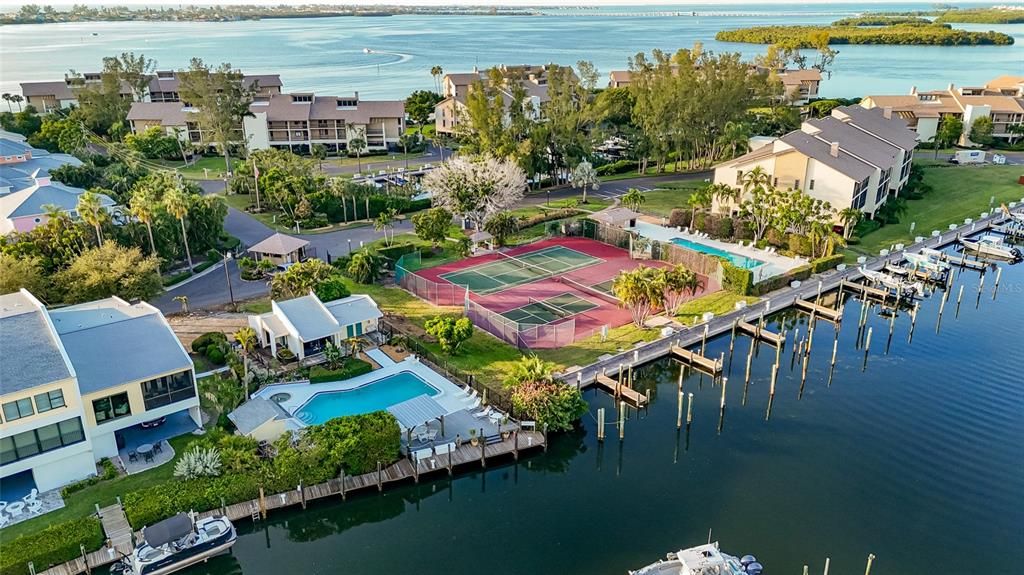 待售: $899,000 (3 贝兹, 2 浴室, 2156 平方英尺)