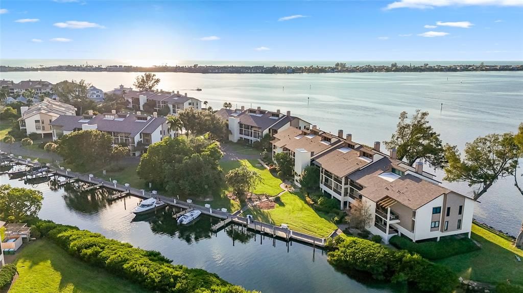 待售: $899,000 (3 贝兹, 2 浴室, 2156 平方英尺)