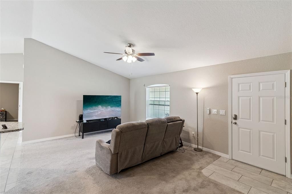 For Sale: $270,000 (3 beds, 2 baths, 1284 Square Feet)