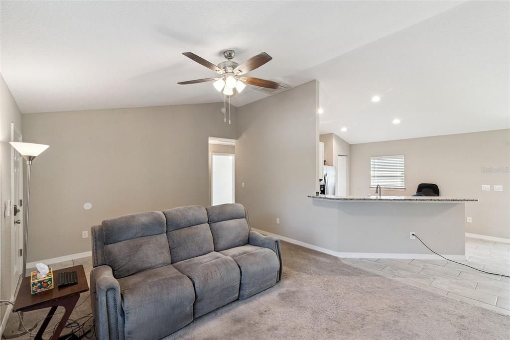 For Sale: $270,000 (3 beds, 2 baths, 1284 Square Feet)