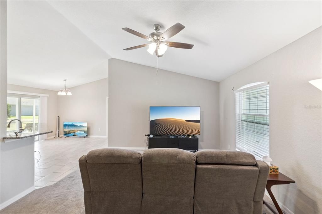 For Sale: $270,000 (3 beds, 2 baths, 1284 Square Feet)