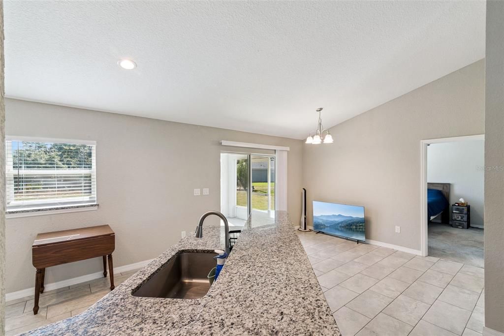 For Sale: $270,000 (3 beds, 2 baths, 1284 Square Feet)