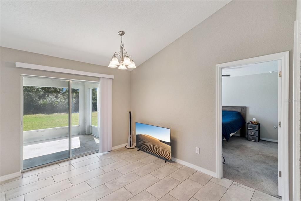 For Sale: $270,000 (3 beds, 2 baths, 1284 Square Feet)