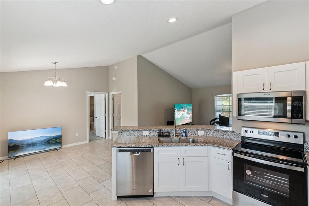 For Sale: $270,000 (3 beds, 2 baths, 1284 Square Feet)