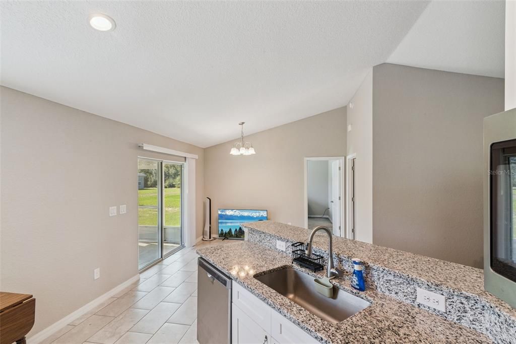 For Sale: $270,000 (3 beds, 2 baths, 1284 Square Feet)