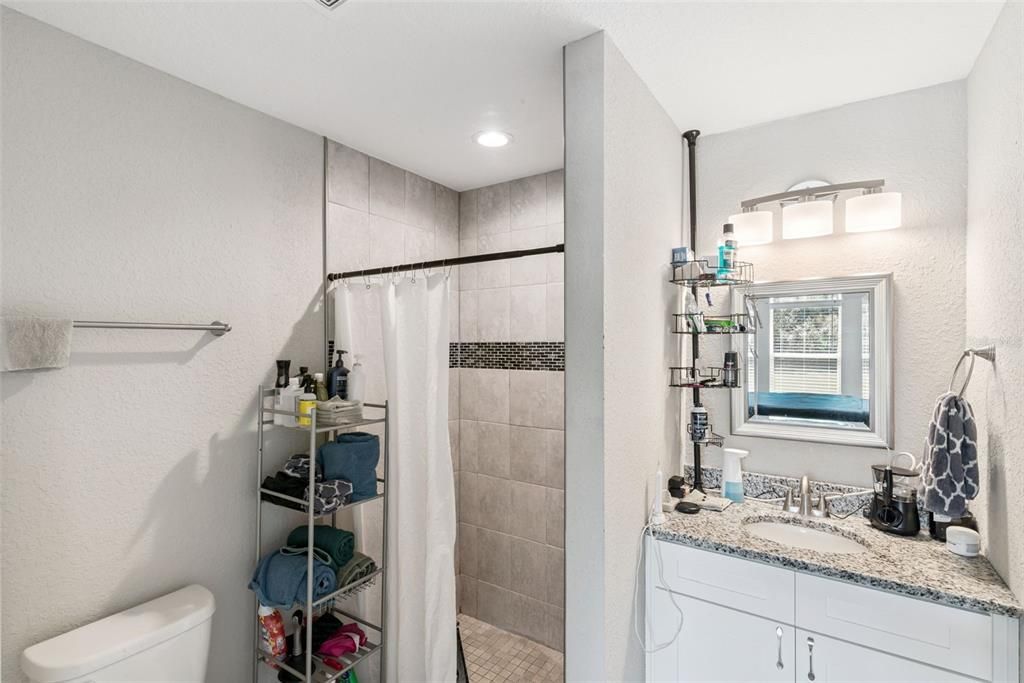 For Sale: $270,000 (3 beds, 2 baths, 1284 Square Feet)