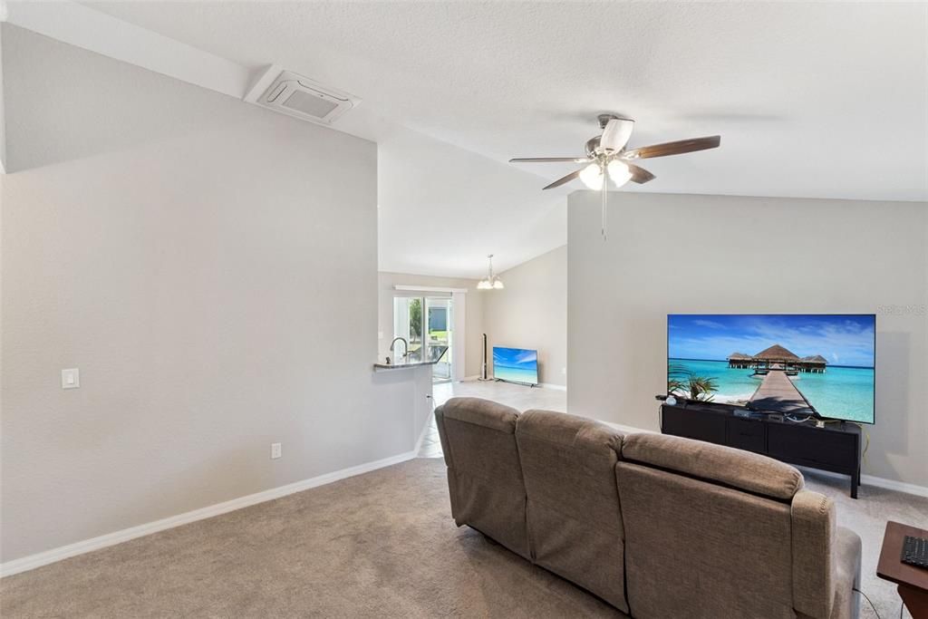 For Sale: $270,000 (3 beds, 2 baths, 1284 Square Feet)