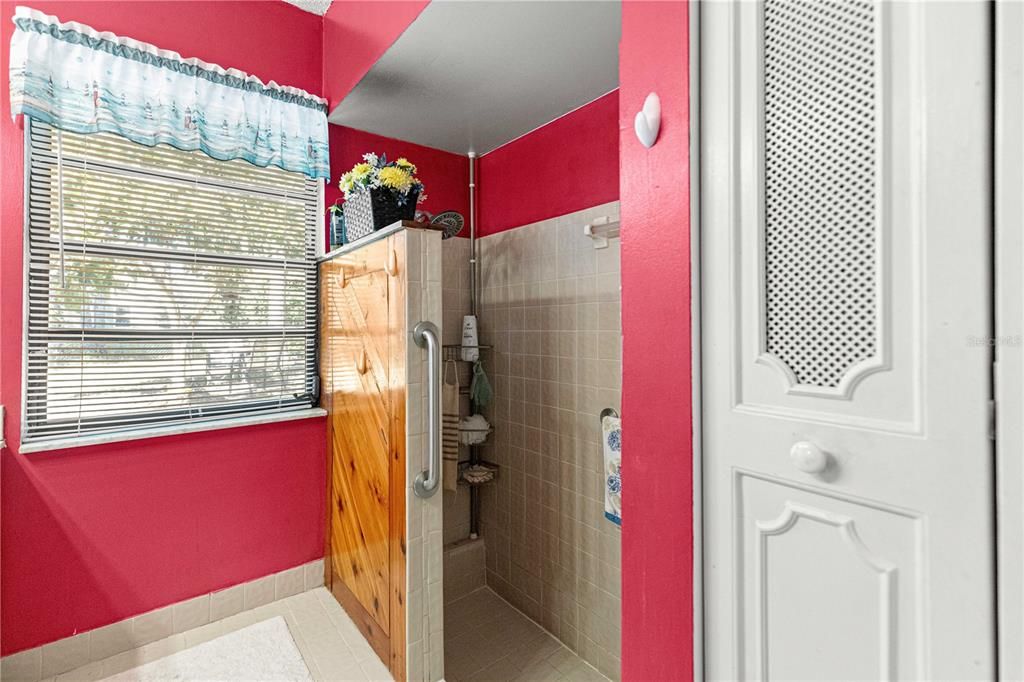 待售: $183,900 (2 贝兹, 1 浴室, 1015 平方英尺)