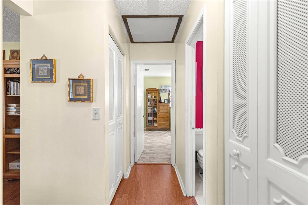 待售: $183,900 (2 贝兹, 1 浴室, 1015 平方英尺)