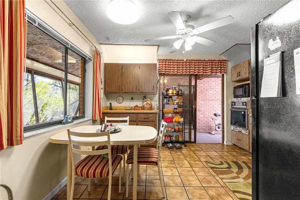 待售: $183,900 (2 贝兹, 1 浴室, 1015 平方英尺)