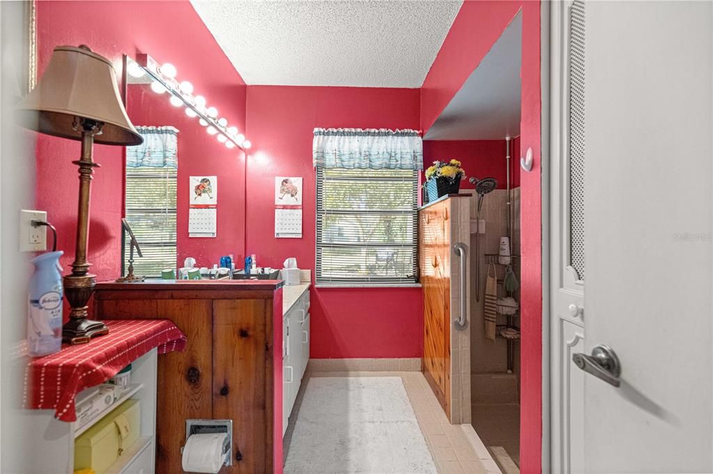 待售: $183,900 (2 贝兹, 1 浴室, 1015 平方英尺)