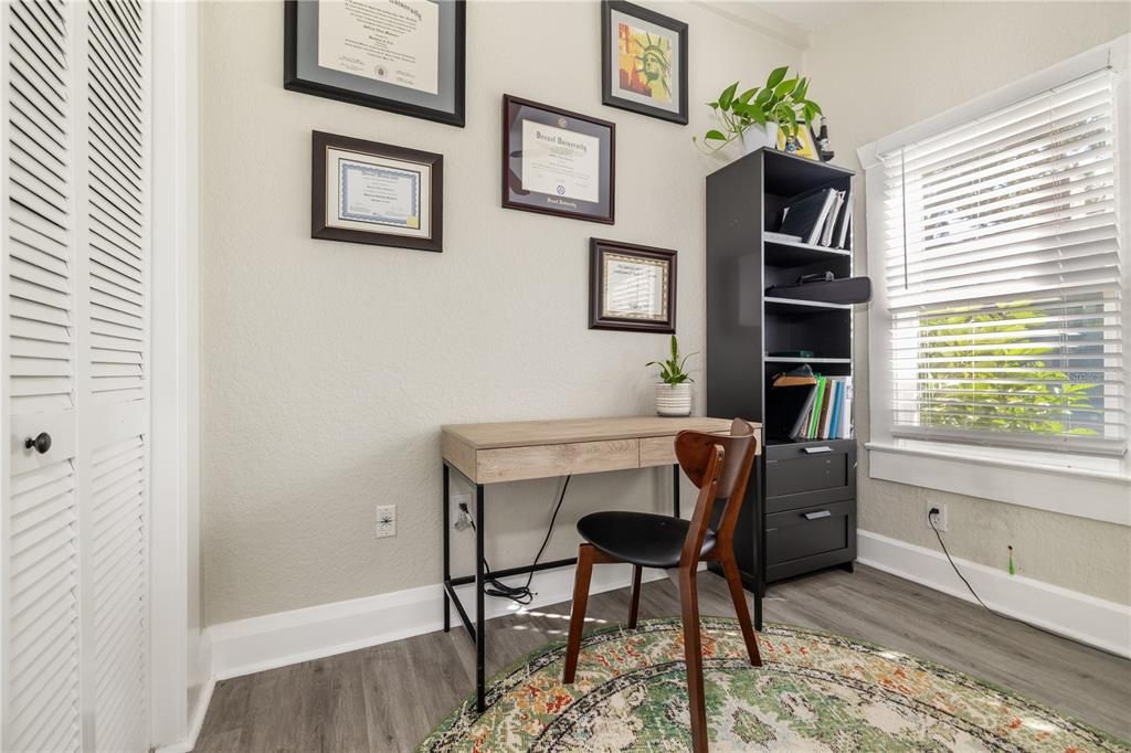 For Sale: $394,990 (3 beds, 1 baths, 1087 Square Feet)