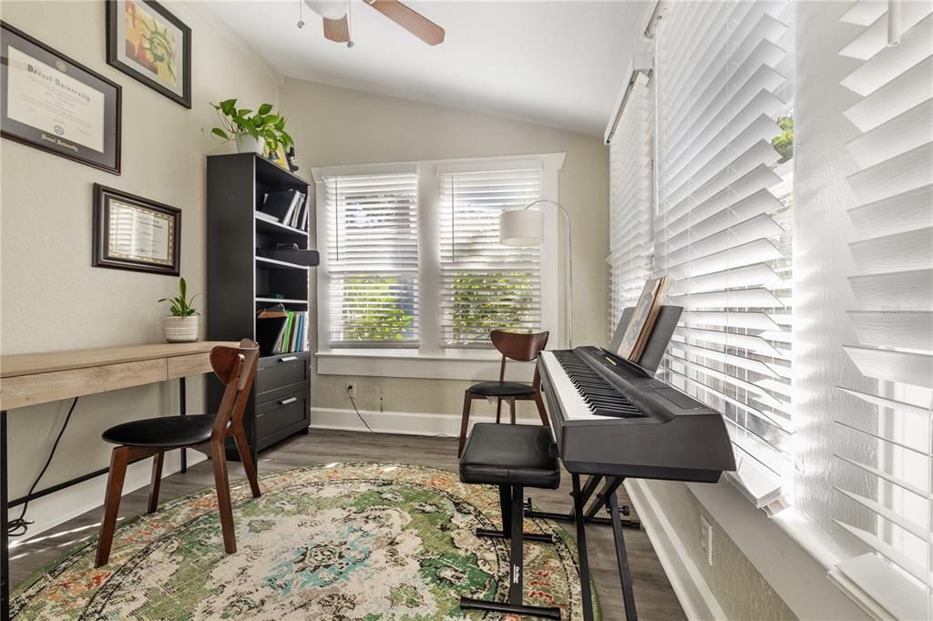 For Sale: $394,990 (3 beds, 1 baths, 1087 Square Feet)