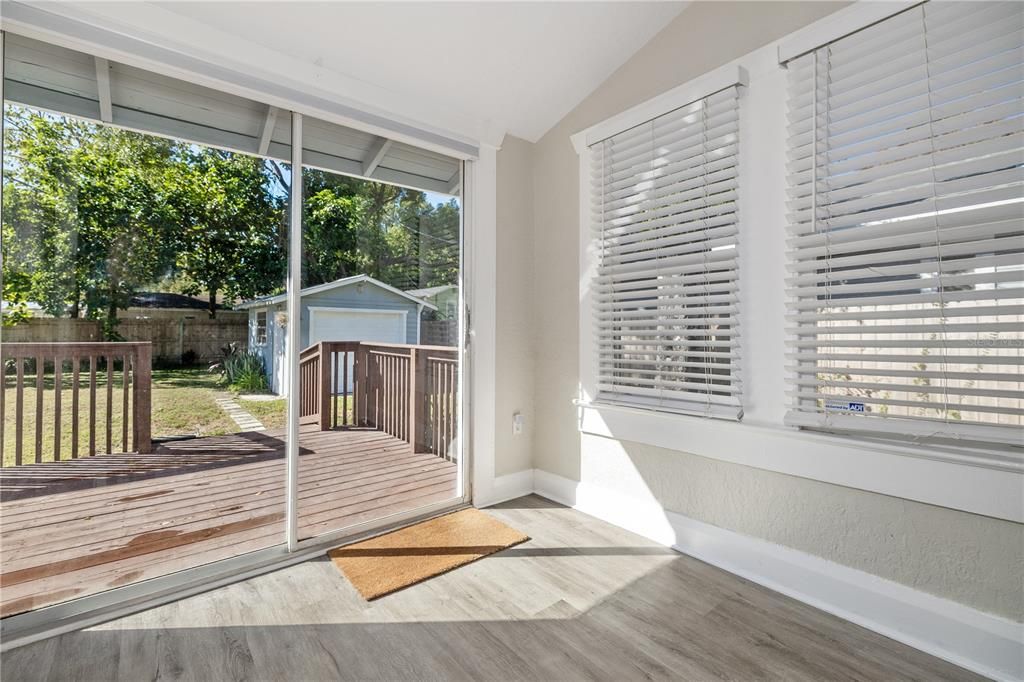 For Sale: $394,990 (3 beds, 1 baths, 1087 Square Feet)