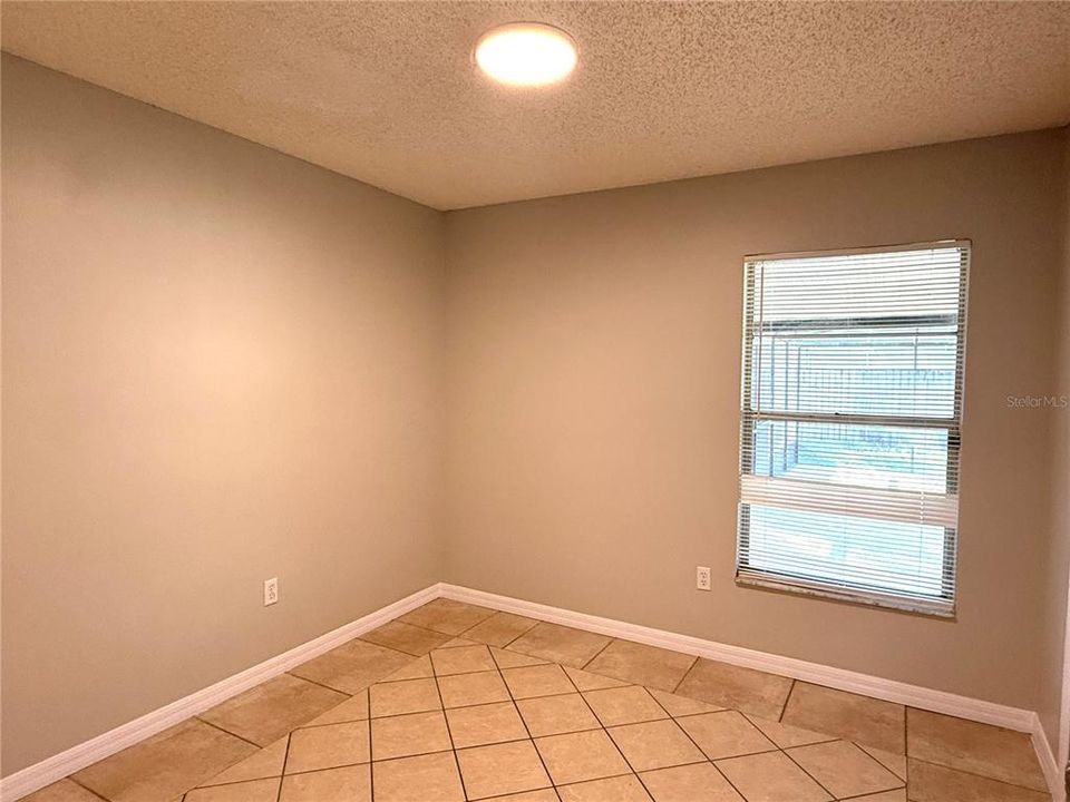 Под контрактом: $2,198 (3 спален, 2 ванн, 1481 Квадратных фут)