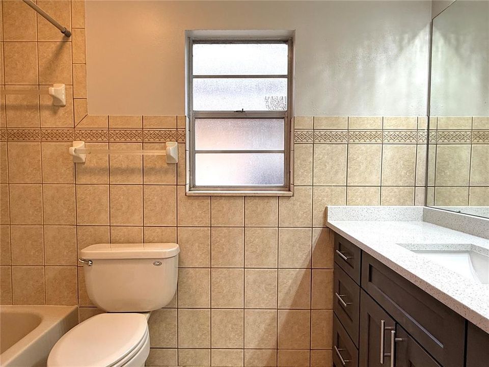 Под контрактом: $2,198 (3 спален, 2 ванн, 1481 Квадратных фут)