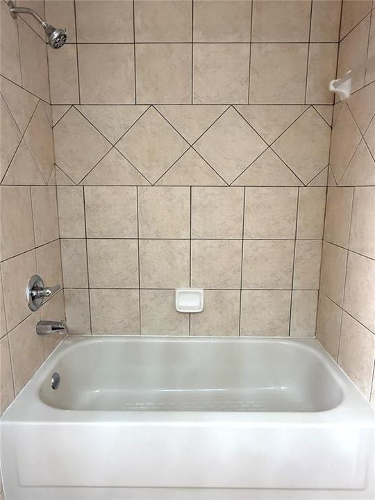 Под контрактом: $2,198 (3 спален, 2 ванн, 1481 Квадратных фут)