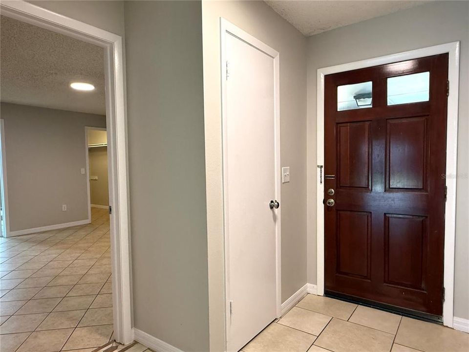 Под контрактом: $2,198 (3 спален, 2 ванн, 1481 Квадратных фут)