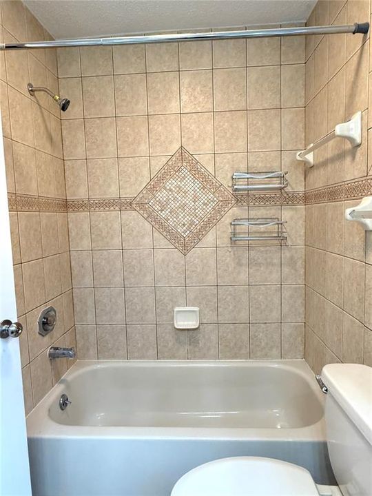 Под контрактом: $2,198 (3 спален, 2 ванн, 1481 Квадратных фут)