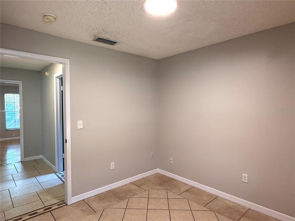 Под контрактом: $2,198 (3 спален, 2 ванн, 1481 Квадратных фут)