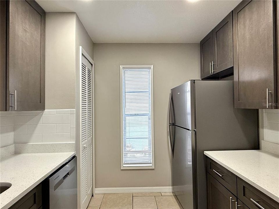 Под контрактом: $2,198 (3 спален, 2 ванн, 1481 Квадратных фут)