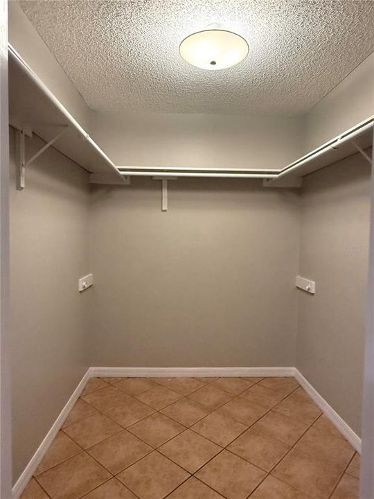 Под контрактом: $2,198 (3 спален, 2 ванн, 1481 Квадратных фут)