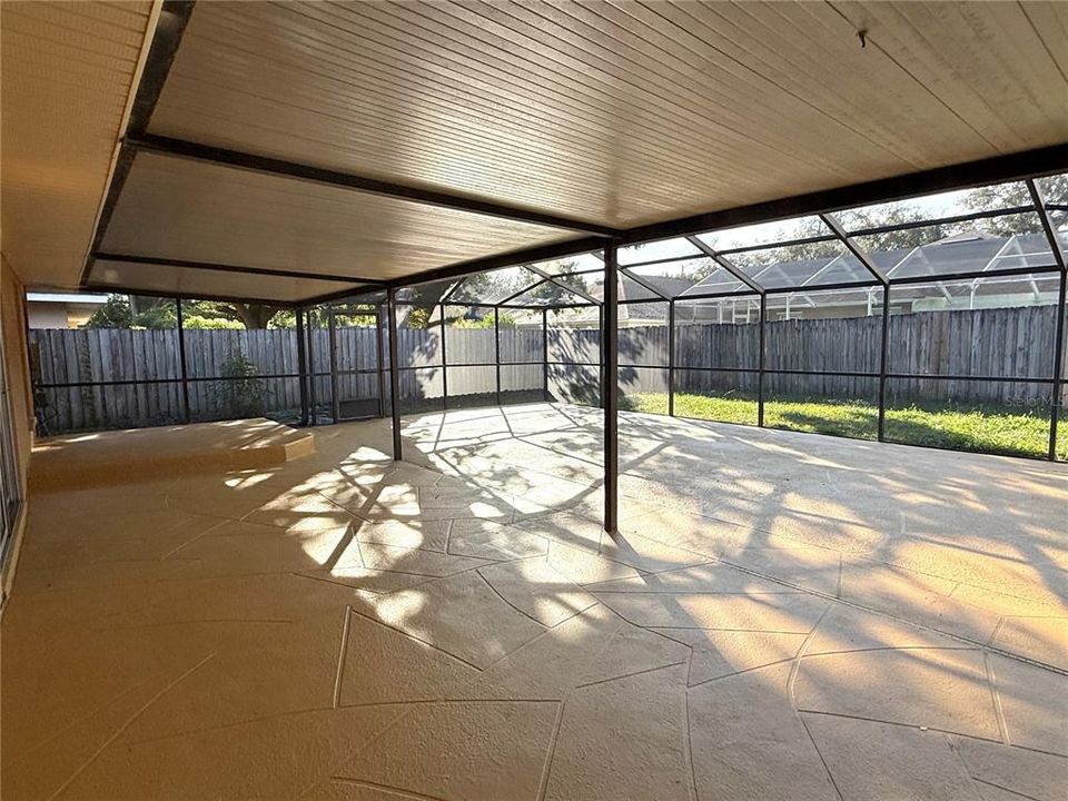 Под контрактом: $2,198 (3 спален, 2 ванн, 1481 Квадратных фут)