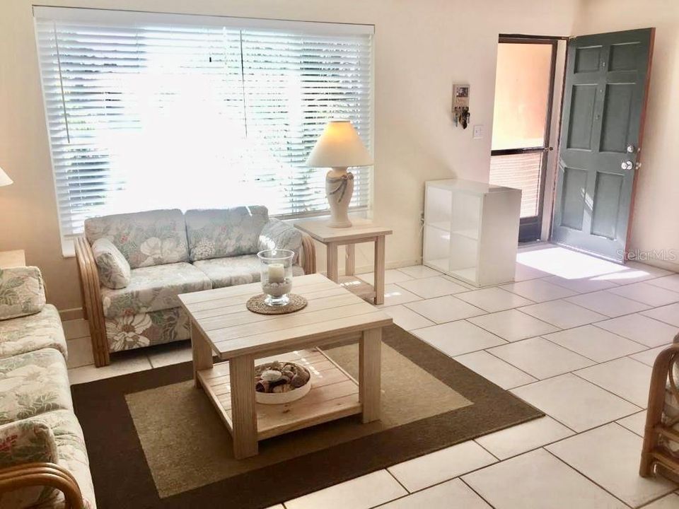 For Sale: $549,000 (2 beds, 2 baths, 1331 Square Feet)