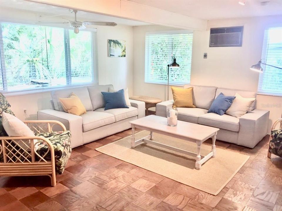 For Sale: $549,000 (2 beds, 2 baths, 1331 Square Feet)