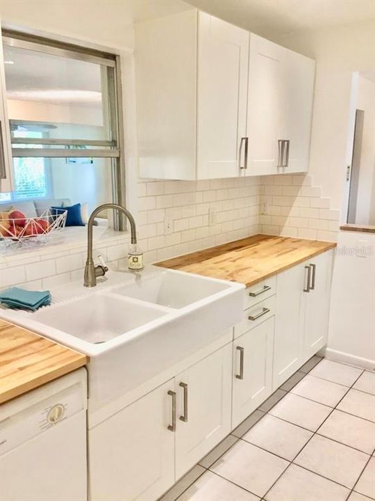 For Sale: $549,000 (2 beds, 2 baths, 1331 Square Feet)