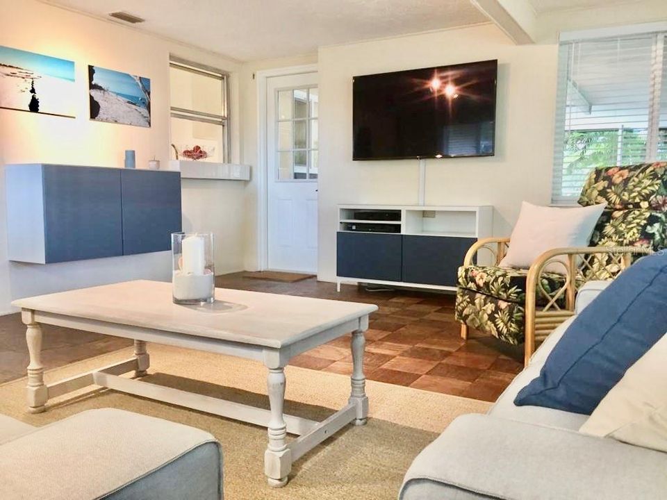 For Sale: $549,000 (2 beds, 2 baths, 1331 Square Feet)