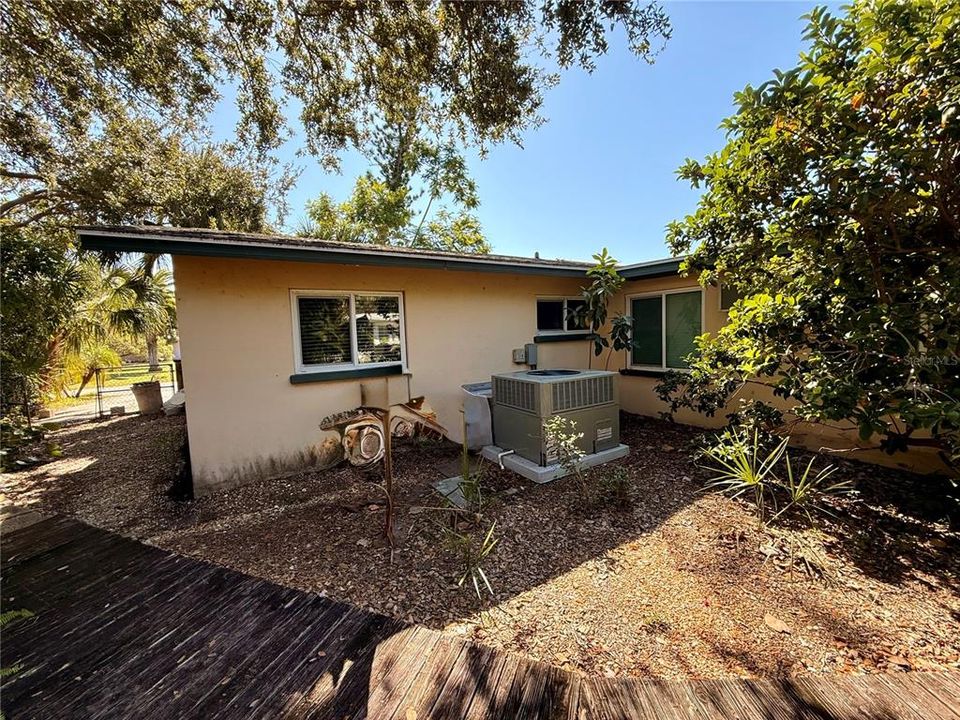 For Sale: $549,000 (2 beds, 2 baths, 1331 Square Feet)