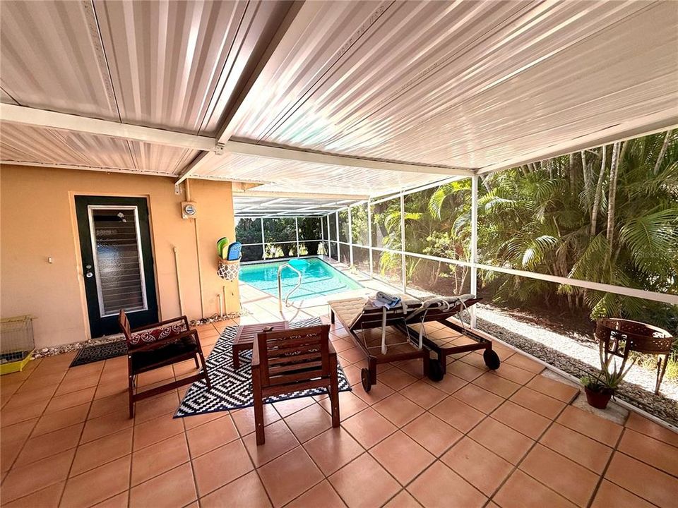 For Sale: $549,000 (2 beds, 2 baths, 1331 Square Feet)