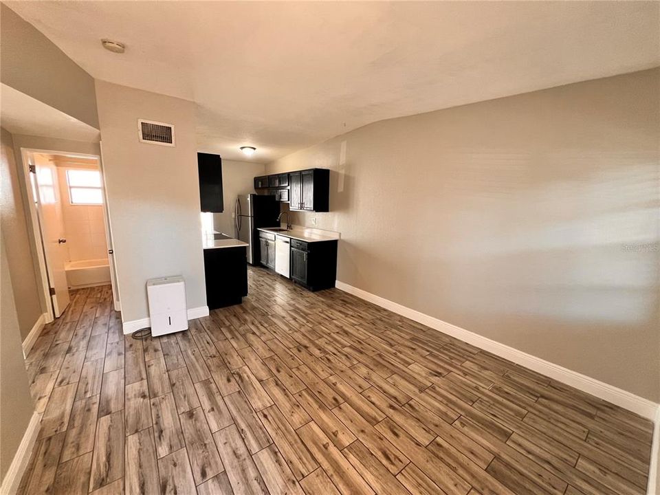 For Rent: $1,399 (2 beds, 1 baths, 660 Square Feet)
