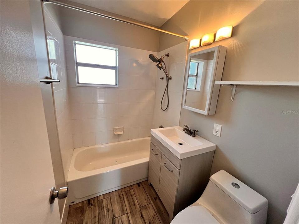 For Rent: $1,399 (2 beds, 1 baths, 660 Square Feet)