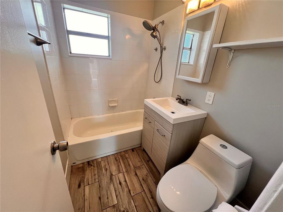 For Rent: $1,399 (2 beds, 1 baths, 660 Square Feet)