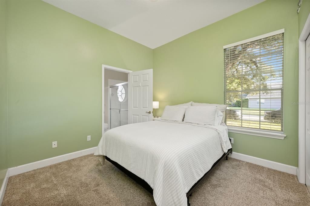 合同活跃: $525,000 (4 贝兹, 3 浴室, 2252 平方英尺)