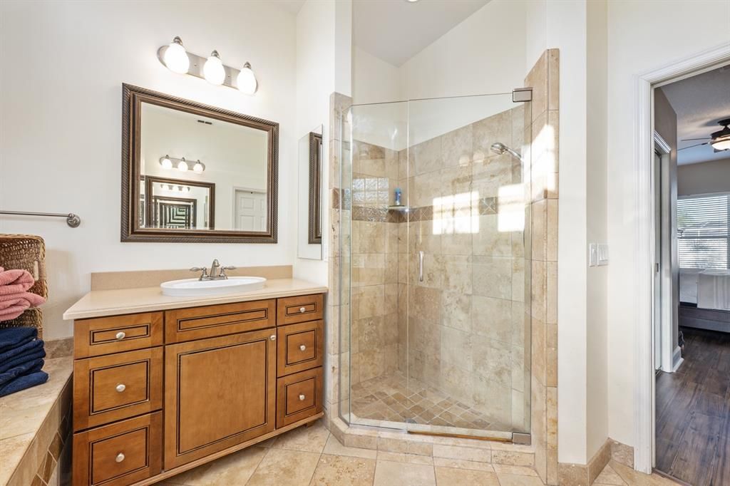 合同活跃: $525,000 (4 贝兹, 3 浴室, 2252 平方英尺)